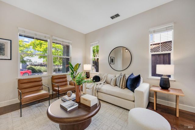 1716 Southridge Dr, Petaluma, CA 94954