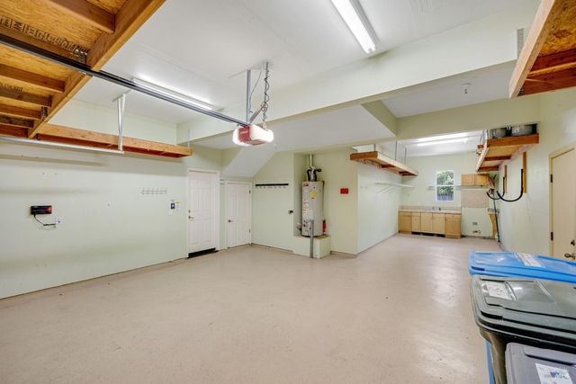 1716 Southridge Dr, Petaluma, CA 94954