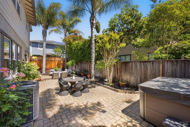 1716 Southridge Dr, Petaluma, CA 94954