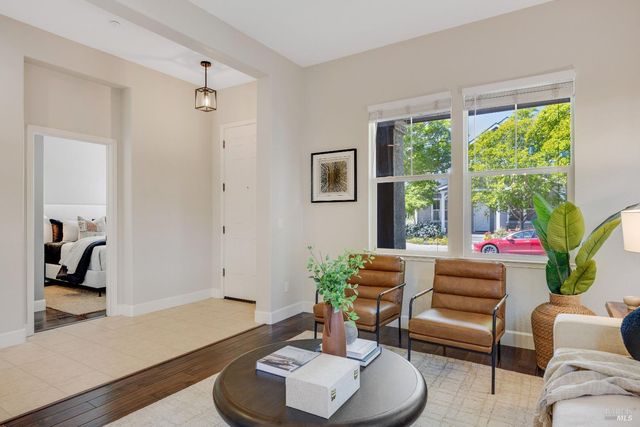 1716 Southridge Dr, Petaluma, CA 94954