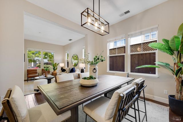 1716 Southridge Dr, Petaluma, CA 94954