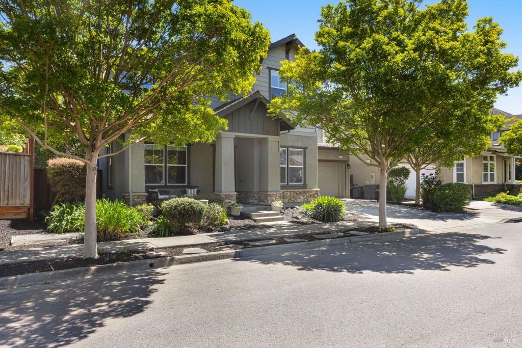 1716 Southridge Dr, Petaluma, CA 94954