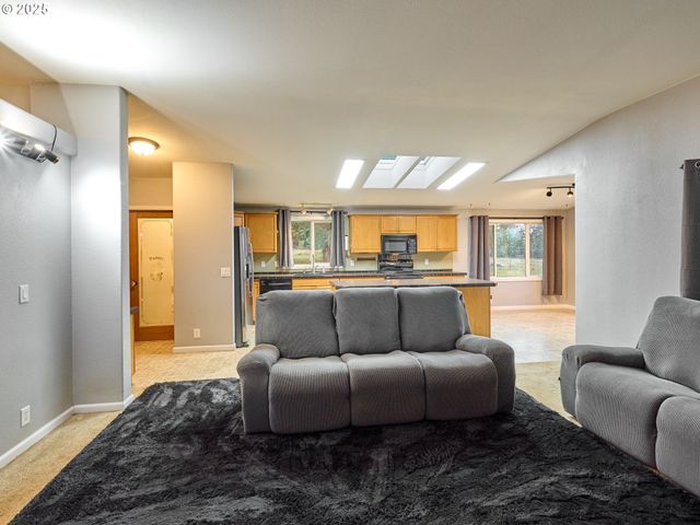 20788 HAZELNUT RIDGE Rd Ne, Scotts Mills, OR 97375