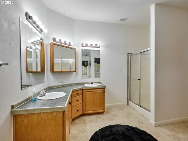 20788 HAZELNUT RIDGE Rd Ne, Scotts Mills, OR 97375