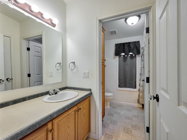 20788 HAZELNUT RIDGE Rd Ne, Scotts Mills, OR 97375