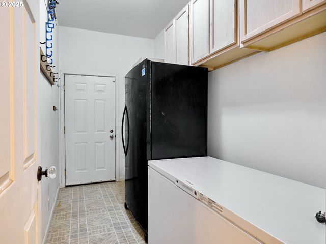 20788 HAZELNUT RIDGE Rd Ne, Scotts Mills, OR 97375