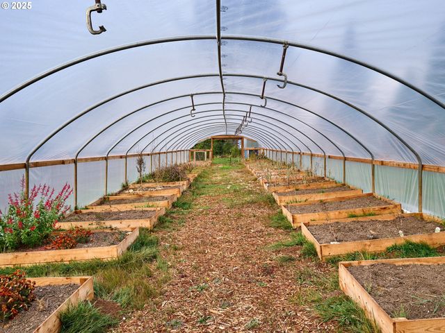 20788 HAZELNUT RIDGE Rd Ne, Scotts Mills, OR 97375