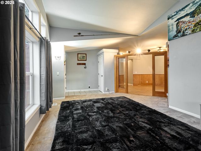 20788 HAZELNUT RIDGE Rd Ne, Scotts Mills, OR 97375