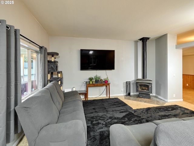 20788 HAZELNUT RIDGE Rd Ne, Scotts Mills, OR 97375