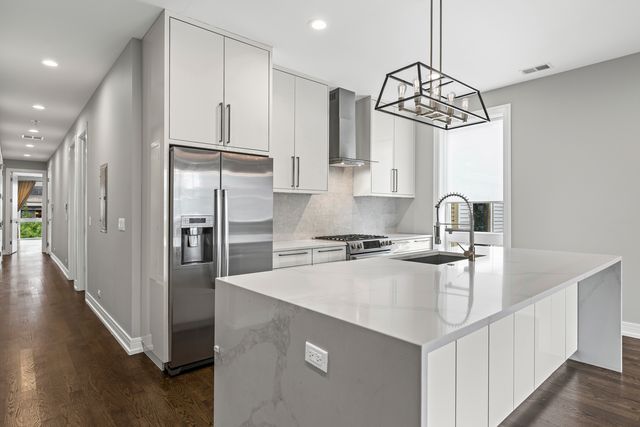 2239 W Belmont Avenue 2, Chicago, IL 60618