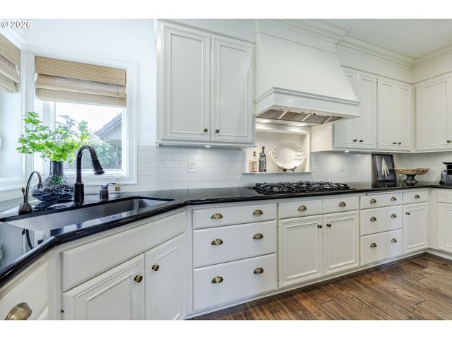 2332 DEVON Ave, Eugene, OR 97408