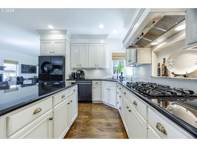 2332 DEVON Ave, Eugene, OR 97408