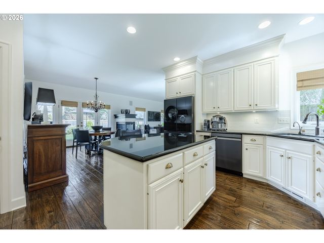 2332 DEVON Ave, Eugene, OR 97408