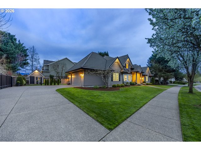 2332 DEVON Ave, Eugene, OR 97408