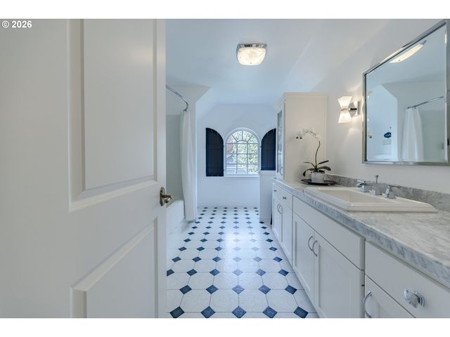 2332 DEVON Ave, Eugene, OR 97408