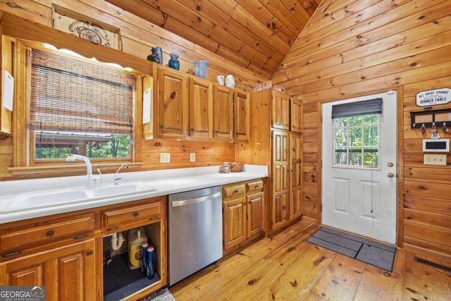 105 Blackberry Falls Court, Ellijay, GA 30536