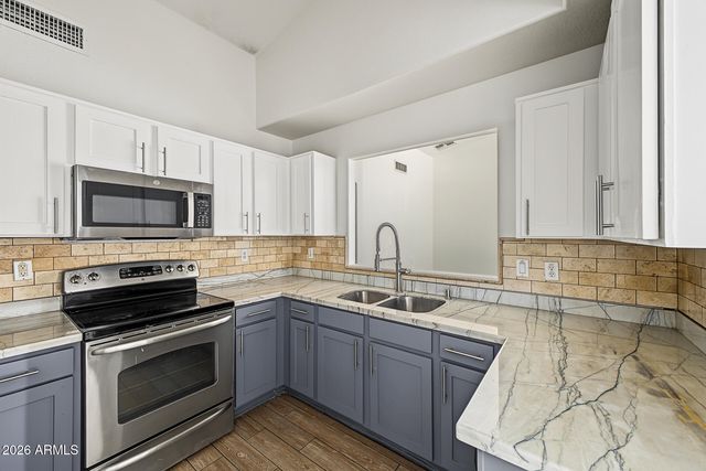 6432 W Crown King Road, Phoenix, AZ 85043