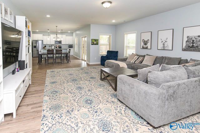 7502 SE Colibri Circle, Owens Cross Roads, AL 35763