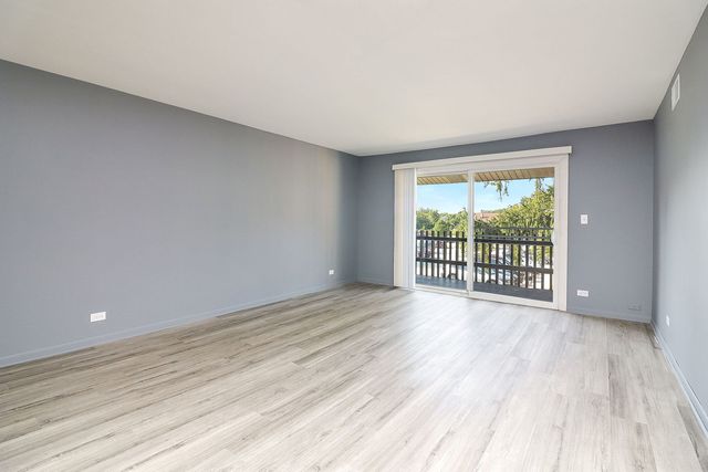 16B Kingery Quarter 208, Willowbrook, IL 60527