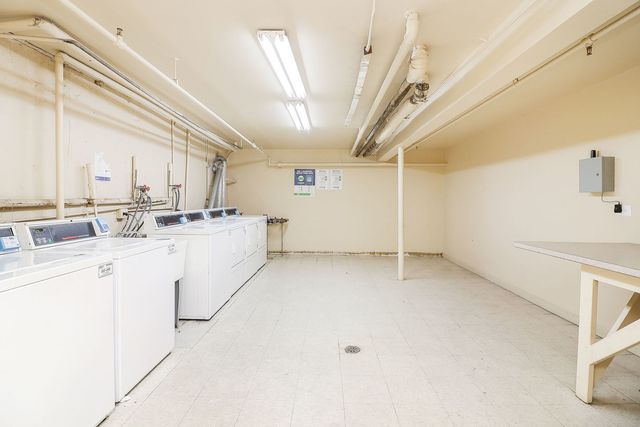 16B Kingery Quarter 208, Willowbrook, IL 60527