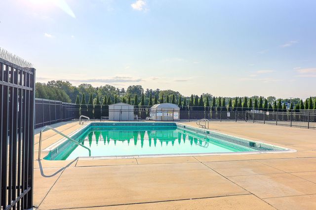 16B Kingery Quarter 208, Willowbrook, IL 60527