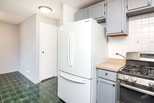 16B Kingery Quarter 208, Willowbrook, IL 60527