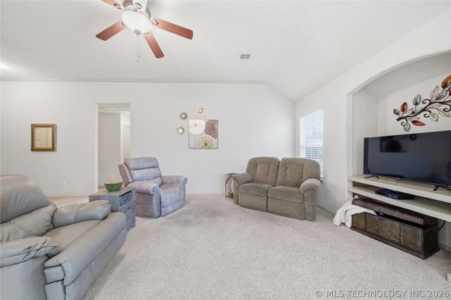 14049 S 300th East Avenue, Coweta, OK 74429