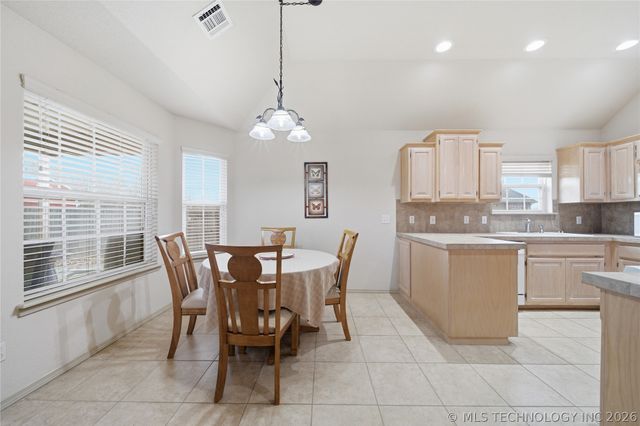 14049 S 300th East Avenue, Coweta, OK 74429