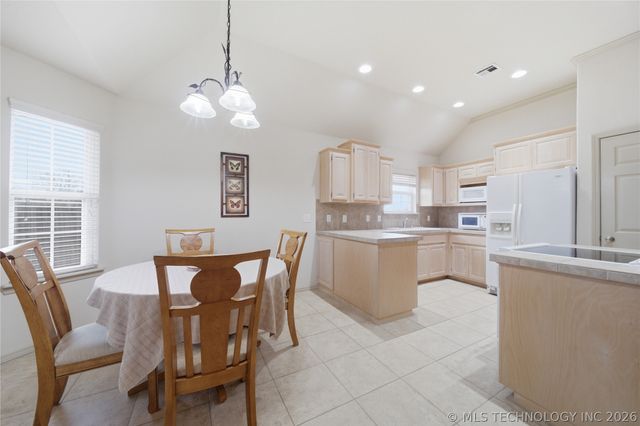 14049 S 300th East Avenue, Coweta, OK 74429