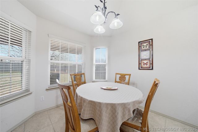 14049 S 300th East Avenue, Coweta, OK 74429