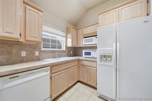 14049 S 300th East Avenue, Coweta, OK 74429