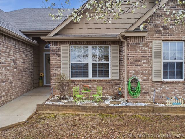 14049 S 300th East Avenue, Coweta, OK 74429