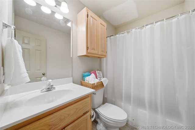 14049 S 300th East Avenue, Coweta, OK 74429