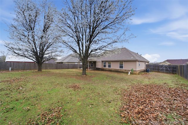 14049 S 300th East Avenue, Coweta, OK 74429