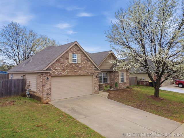 14049 S 300th East Avenue, Coweta, OK 74429