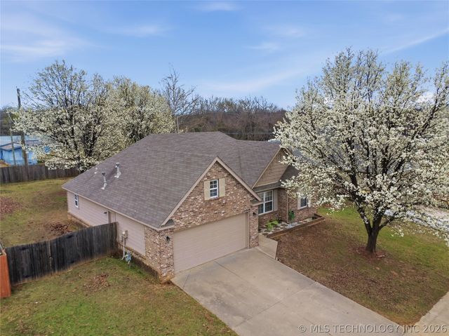 14049 S 300th East Avenue, Coweta, OK 74429