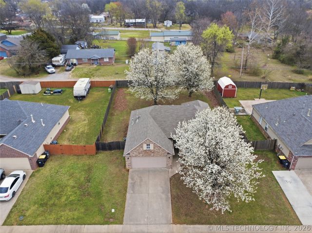 14049 S 300th East Avenue, Coweta, OK 74429