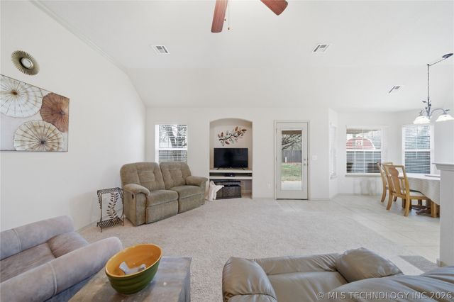 14049 S 300th East Avenue, Coweta, OK 74429