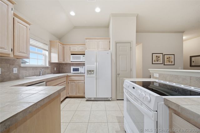 14049 S 300th East Avenue, Coweta, OK 74429