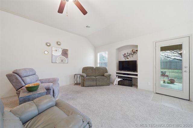 14049 S 300th East Avenue, Coweta, OK 74429