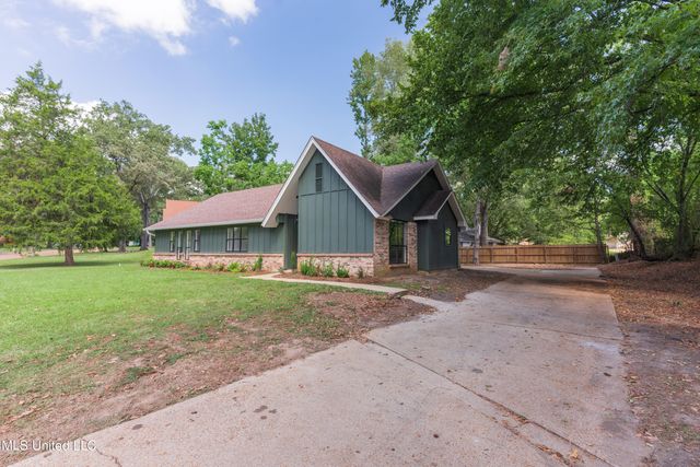 110 Casa Grande Drive, Clinton, MS 39056