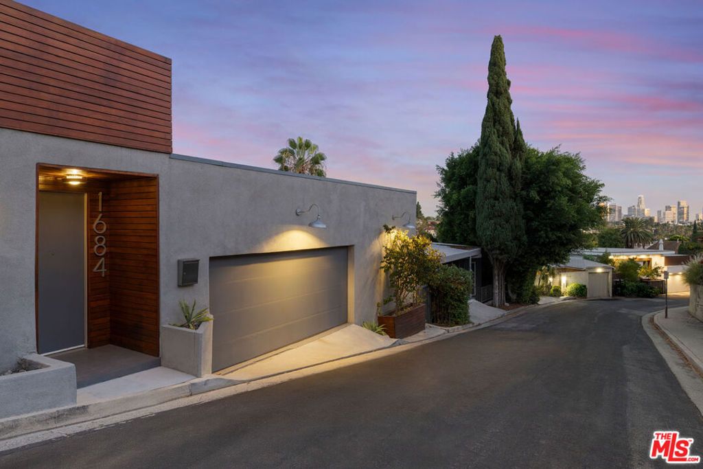 1684 Rotary Drive, Los Angeles, CA 90026 — exterior