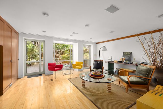 327 E 18TH Street, New York City, NY 10003