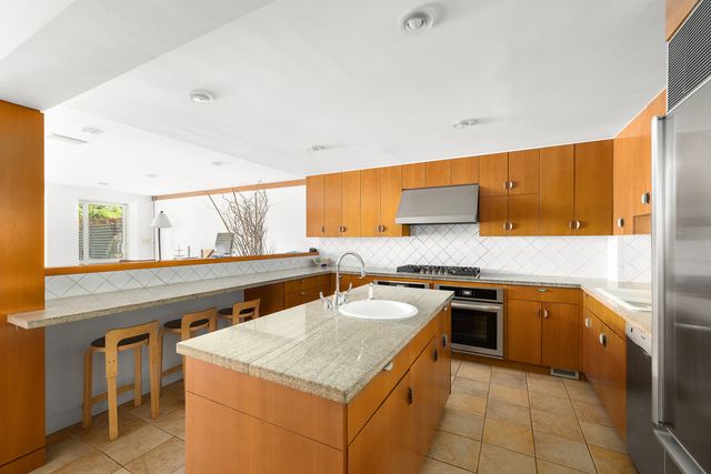 327 E 18TH Street, New York City, NY 10003
