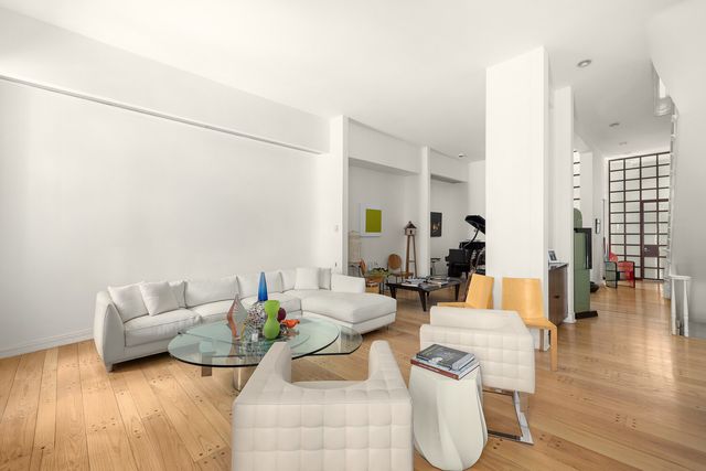 327 E 18TH Street, New York City, NY 10003
