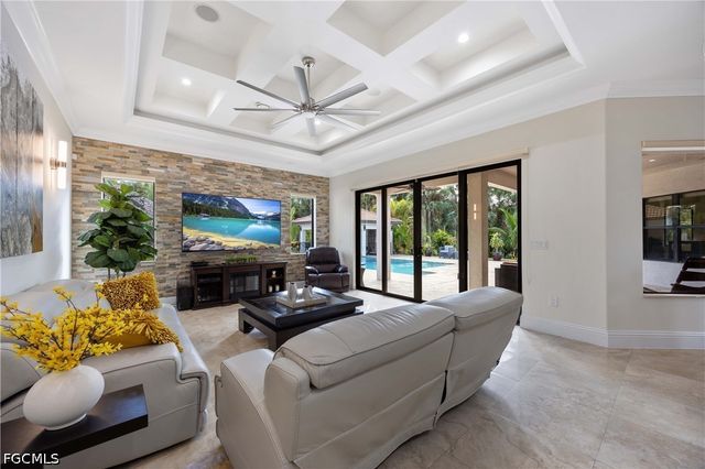 214 9th ST NW, Naples, FL 34120