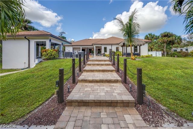 214 9th ST NW, Naples, FL 34120