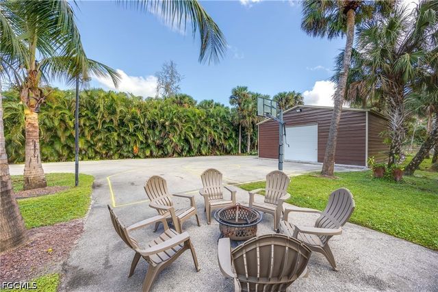 214 9th ST NW, Naples, FL 34120