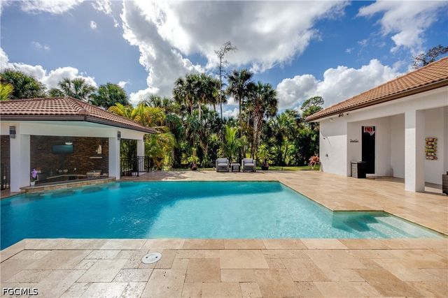 214 9th ST NW, Naples, FL 34120