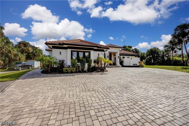 214 9th ST NW, Naples, FL 34120